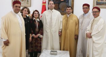 تونس: رئيس الحكومة يكرّم فاطمة بن عبد الله و مريم بن عبيد بن غربية بمناسبة اليوم الوطني للصّناعات التّقليدية