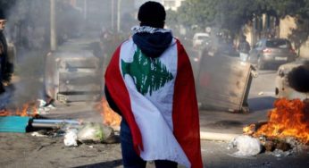 يوم غضب في لبنان و المحتجون يقطعون الطرقات بالحجارة و السواتر الترابية