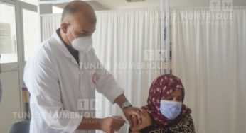 تونس: تطعيم 475 مقيما بمؤسسات رعاية كبار السن العمومية بالجرعة الثالثة من لقاح كورونا