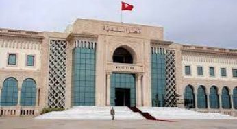 والي تونس يدعو المؤسسة الأمنية إلى حماية مقرات البلديات