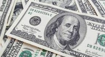 الدولار يتراجع عن أعلى مستوى في شهرين