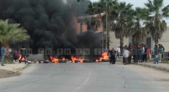 مواطنون يغلقون الطريق بين باجة ونفزة بسبب قرارات هدم [صور]